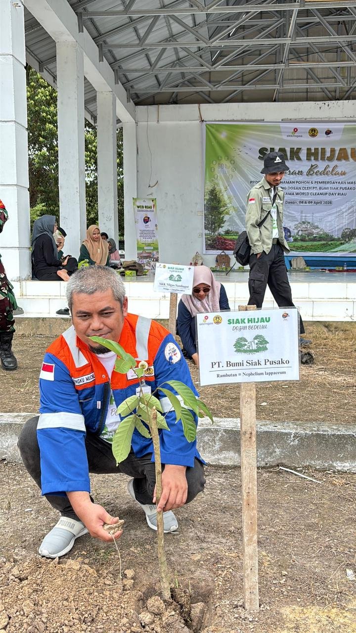Kolaborasi PT BSP dan World Cleanup Day Riau Tanam 2.000 Pohon di Kampung Dosan